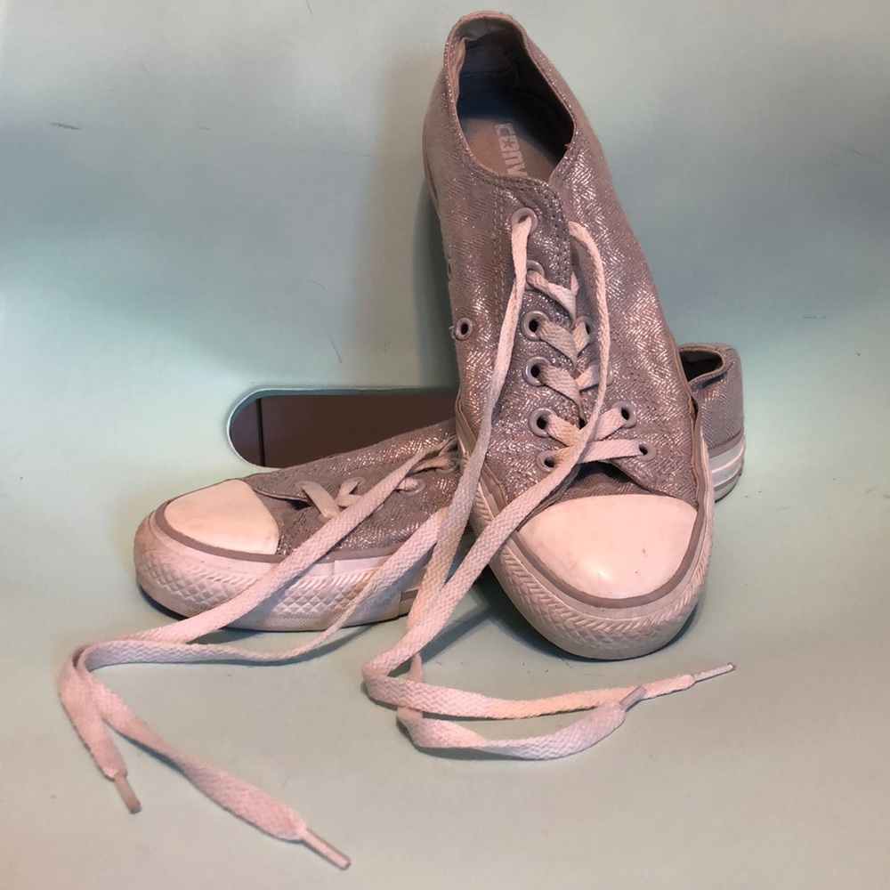 📚 Silver Metallic Converse